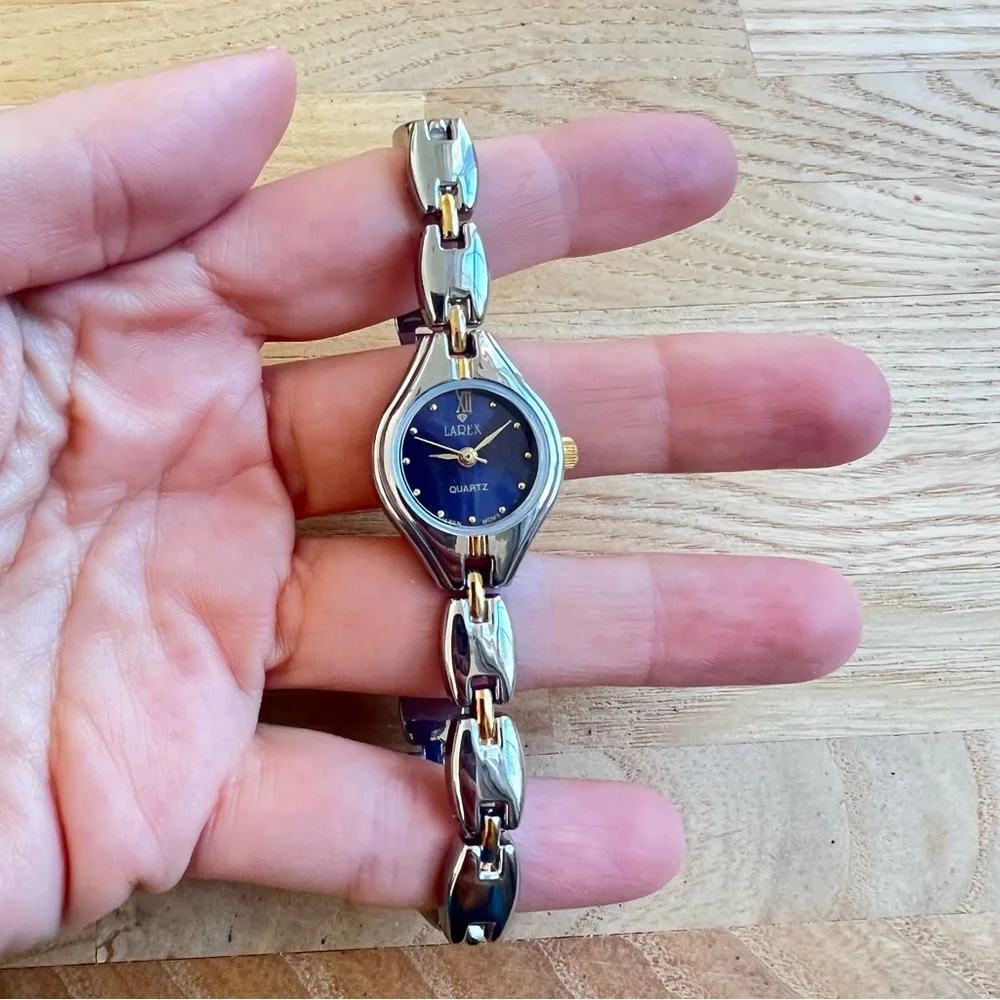 Larex ladies blue dial two toned dress Watch NEW BATTERY